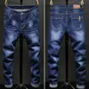 Мужские джинсы Мужские эластичные облегающие джинсы Темно-синие джинсы скинни для мужчин Повседневные джинсовые брюки в стиле ретро Корейский стиль Уличная одежда Мужские брендовые брюкиL240119