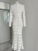 Abiti casual Temperamento Primavera Visone Velluto Ortografia Strass Pizzo Abito bianco a sirena sottile con scollo a V a maniche lunghe da donna