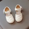 Yeni Stil Kız Sandalet Yaz Çocukları Plaj Ayakkabıları Prenses Düğün Partisi Sandalia Toddler Bebek Chaussure Enfant Çocuklar Yumuşak Solda Spor Ayakkabıları