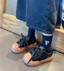 Mode barn sneakers pojkar flickor brev öppnar leende casual skor 2024 vårbarn icke-halk mjuka botten löpskor z6811