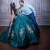 Luxury Emerald Green Sweetheart Ball Gown Quinceanera Dress for Girls Gold Applques Pärlor Lace Up Back Birthday Party Gowns Prom Dresses