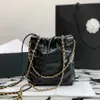 Pearl Chain Garbage oryginalne skórzane damskie mini sznurka wodna wiadra nowa lingge jedno ramię w torbie crossbody Factory online 70% sprzedaż