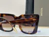 Den nya Dita Kamin DTS 430 solglasögon med en enorm ättiksyraram är stora och tunga för kvinnor och män med Box Vdds