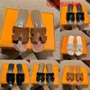 Sandalias de marca para mujer Sandalias de playa Zapatillas Diseñador de verano Colores mezclados Zapatillas Chanclas planas Diapositivas de piel Diapositivas casuales al aire libre Confort Sandalias de moda versátiles