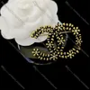 Spille a fiori alla moda scavate con strass a sei petali Perni di fiori Cappotto Pin per colletto Accessori decorativi per borse