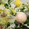 Couronne d'œufs de pâques, fleurs décoratives, décor de porte, avec œufs pastel pour le printemps avant, brindilles assorties