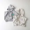 Hoodies Sweatshirts 2023 Autumn Ldren New Ldren Discalshirt Fashion Kids فضفاضة مقنعين من القطن خطاب بلا أكمام أعلى طفل أولاد فتاة H240508