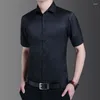 Mäns casual skjortor sommar kort ärm män mode smal klänning skjorta herrar solid vit svart blus singel breasted man