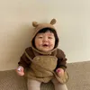 장미 2023 Winter New Baby Seeveless Bodysuit 유아 귀여운 곰 바지 보이 소년 여자 캐주얼 스트랩 점프 슈트 신생아 따뜻한 패딩 옷 h240508