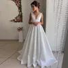 Ślub seksowne proste sukienki v szyi bez rękawów Boho ogrodowe suknie ślubne Sweet Train Backless Plus Size Reetpion Bride Małżeństwo Vestidos de novia cl3223 estidos