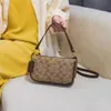 Sac à main de luxe léger à la mode de haute qualité 2023 nouveau petit sac à bandoulière simple et décontracté sous les bras 80% de réduction sur les points de vente slae