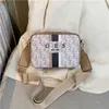 Trendy camera voor dames 2023 nieuwe letter bedrukt één schouder crossbody kleine tas tassen fabriek online 70% uitverkoop