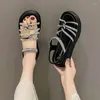 Sandalen 2024 Sommer Römische Mode Vielseitige Strass Weiche Flache Unterseite Heels Frauen Plattformschuhe