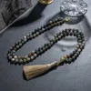 Pendant Necklaces 8mm Indian Agate Knotted 108 Mala Beads Necklace Meditation Yoga Prayer Beads Japamala Rosary Jewelry for Men and Women