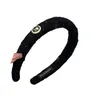 Korean chaebol daughter temperament small fragrant pearl headband female autumnwinter French retro black headband 240119