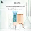 Concealer it Cosmetic CC Creams Classic concealer Small Silver Tube CC Cream Liquid Foundation SPF50 Lämplig för smink med blandad hud