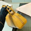 Beroemde ontwerper Solid Color Ritsed Shoulder Bag voor make-up van dames, handtas voor dating, winkelen, toerisme, sport, hoogwaardige handtas voor woon-werkverkeerslijtage