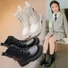 Сапоги, коллекция 2024 года, зимние детские модные короткие ботильоны для девочек, корейский стиль, плюшевая зимняя детская спортивная обувь, хлопковые кожаные кроссовки