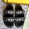 أحذية غير رسمية Slippers Slippers Designer Women Platform Sandals Flat Comfort Crystal Diamonds Buckle 10A Moccasins Outdoor Summer Beach Soft Walk Shoe مع صندوق 35-45