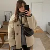 Vestes Femmes Veste en peluche d'agneau 2024 Hiver Élégant Épaissir Chic Corne Bouton Manteau Douce Fourrure Intégrée O-Cou Casual Outwear Femme