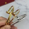 الإبلاغ لامرأة الرجل القياسي سمك الزوجين bangle الذهب مطلي 18 كيلو سوار T0P محيط محيط داخلي الحجم 16-19 سم هدية لصديقته مع مربع 007