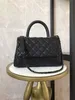 Toppkvalitet 10a högkvalitativ designer äkta läder kvinnors plånbok 24 cm handtag handväska crossbody axelväska rem låda 136