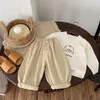 Pantaloni per bambini pantaloni da ragazzo per bambini primaverili e autunno 2024 in stile coreano in stile coreano di colore coreano