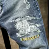 Jeans da uomo firmati Trendy Primavera e Autunno Nuovi jeans larghi ricamati dritti per uomo Grigio chiaro Abbigliamento casual alternativo di marca OX9W