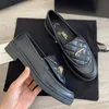 Luxe Femmes Designer Classique Diamant Poche Mocassins Marque Française Mode Noir Sac À Dos Boucle Chaussures Habillées Scarpe Semelle Épaisse En Peau De Mouton Chaussure Formelle Chaussures Casual