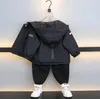 Ropa de diseñador para niños, chaqueta cortavientos púrpura para niño, cárdigan con capucha, chaquetas, bolsillos grandes, abrigo para niños