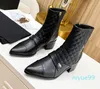 Nowe kobiety Diamond Lattice Boots Luksusowy projektant Klasyczny metalowy podwójne buty Masowe buty Masowe Grube Obcasy Importowane krowi boczne botki na zamek błyskawiczne