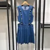 Vestido de designer 2024 retro em torno do pescoço cintura alta fino e versátil design sentir sem mangas denim vestido para mulher