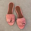 Vintage Loro Sandale extérieure Slide Beach Pool Sliders Summer Charms Girl Casual Chaussures Mans Femmes Luxe Designer Chaussure Mode Piana Mule Cuir Mocassins Plats Pantoufle