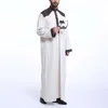 Survêtements pour hommes Vêtements arabes Robes de couleur unie musulmanes Costumes de bal arabes pour hommes Slim Fit Costume pour homme Ensemble court régulier