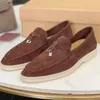 2024 Hoge Kwaliteit Vrouwen Suède Buiten Lopen Platte Loafers Ronde Neus Runway Merk Designer Dames Slip Op Hot Koop Echt leer Zachte Wandelschoenen Vrouwelijke