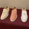 2024 Nya sandaler Mens Office Career Carriär Casual Shoe Loro Summer Designer Outdoor Beach Walk Charms Moccasins For Womens Piana Rubber Loafer Kid Leather Sneaker Storlek 32-46