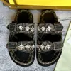 أحذية غير رسمية Slippers Slippers Designer Women Platform Sandals Flat Comfort Crystal Diamonds Buckle 10A Moccasins Outdoor Summer Beach Soft Walk Shoe مع صندوق 35-45