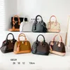 Designer Alma BB Collection Umhängetaschen Markenlogo Geprägter abnehmbarer verstellbarer Riemen Umhängetaschen aus genarbtem Leder Handtaschen Luxus Shell Lady Geldbörsen dhgate