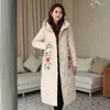 女性のトレンチコートファッション冬の女性が暖かいパーカーの刺繍花柄ジャケットフード付き長い服を厚くする