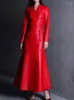 Skóra damska Lautaro Spring jesienna wyjątkowo długa czerwono -czarna miękka miękka sztuczna płaszcz Kobiety z chińskimi guzikami węzłów v designerskie ubrania