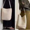 حقيبة الصف Margaux15 الخريف/الشتاء الحصري: Row Handbag Luxury NYC Minimalist Soft Soede Tote | بارك مارغو 17