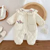 Zimowy romper dla niemowląt zagęszcza bawełniany kwiatowy koreański kombinezon niemowlę Słodka małe ubrania dla dzieci strój 240119