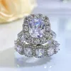 Choucong Bagues de mariage étincelantes Bijoux fins de luxe 100% solide en argent sterling 925 Forme de coussin Blanc Moissanite Diamant Pierres précieuses Fête Femmes Couple Bague de mariée