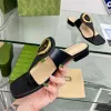 Sandalen berühmte Designer Frauen Sommer neue Goldschnalle flache Schuhe ausgehöhlt Flip-Flops lässig flache Ferse Tanga Damen für verschiedene Szenarien anwendbar