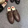 Designer man kvinna snadal flip flops bi djur blomma mönster baotou toffel platt sko 100% läder hästbit canvas bokstav cowhide metall sandal
