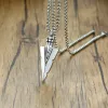 COLLIER KUNAI PRIMAL URN POUR HOMMES, or blanc 14 carats, pointe de flèche TRIBAL, bijoux de SURF