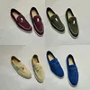 2024 Новые сандалии мужские офисные карьеры. Случайная обувь Loro Summer Designer Outdoor Beach Walk Charms Moccasins для женской пианы резиновой резина