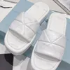 Designer Pantofole da donna Sandali piatti di lusso Ciabatte con cuscino per piscina Cinturino anteriore imbottito al tramonto Scivoli stile facile da indossare alla moda Infradito fucsia bianco nero