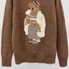 Automne / hiver femmes 23 tricots t-shirts r manteau brodé de style britannique polo ours en peluche à capuche en laine de cachemire pull ample coupe ample