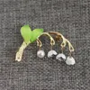 Broscher emalj vit blommig blad brosch för kvinnor lilja i dal stift smycken leveranser stift broch kläder